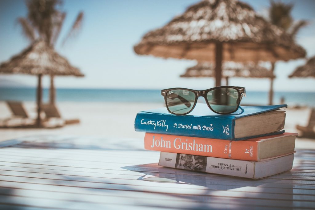 books, reading, beach-918521.jpg